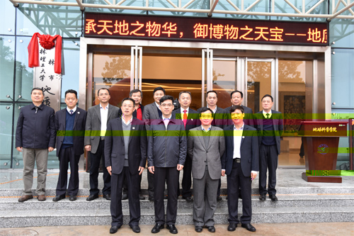 http://www.glut.edu.cn/__local/4/87/5D/FD298061DF1A63708D558FF9B97_5961E47D_27B9D.jpg
