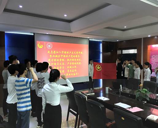 重溫入團誓詞.jpg